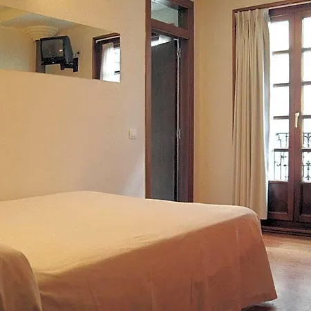 La Plaza I Hotel 2*
