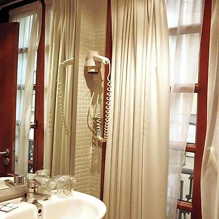 La Plaza I Hotel