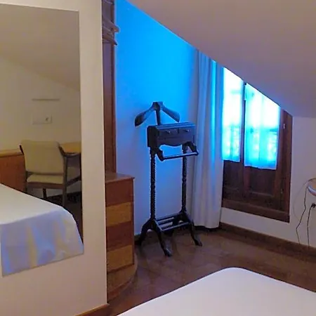 Hotel La Plaza I 2*