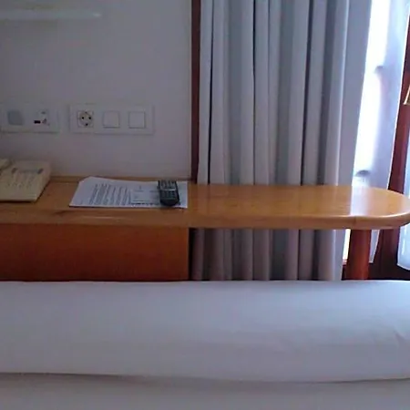 La Plaza I Hotel 2*