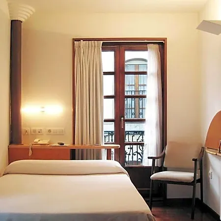 Hotel La Plaza I 2*