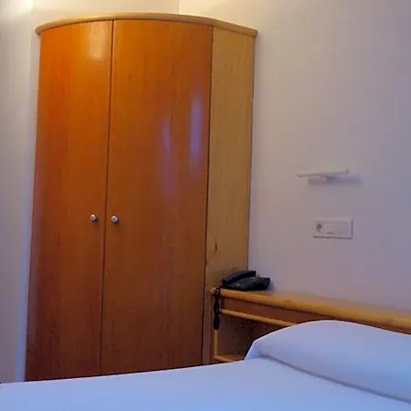 La Plaza I Hotel
