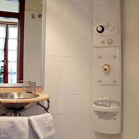 La Plaza I Hotel